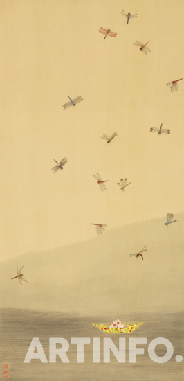 김현정, ‘잠자리 천국’. 141×67.7cm, 쌍층(순지+비단), 화주수보, 2014.
