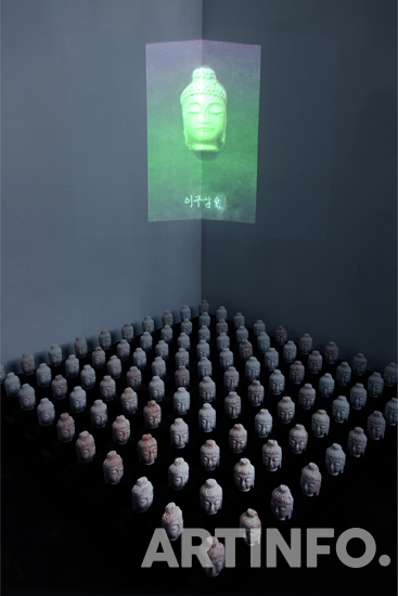 김준표, '3000 Buddha'.  183 x 183 x 243 cm,   Plaster Sculpture & Video installtion,  2012.(사진=갤러리그림손)
