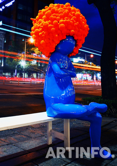 변경수, 'THE AFRO THINKER'. 120 x 75 x 140 cm,Fiber Glass, Wood, Sponge Ball, Automotive Painting,2007.