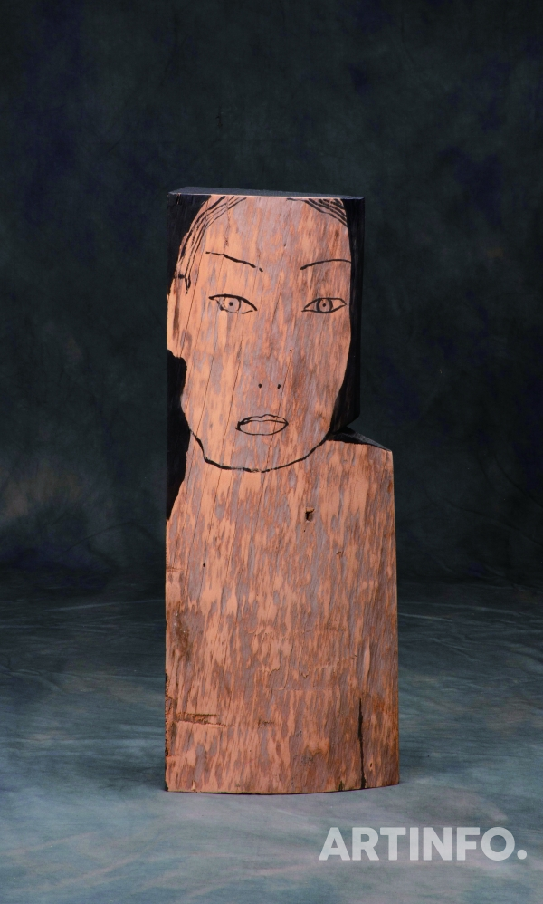 윤석남, '인물'. 나무 위에 아크릴, 74.5×31cm, 2005. (2016년 기증). (사진=수원시립아이파크미술관)