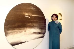 홍푸르메, "일필휘지의 붓질로 한국적 산수화의 전형 선보여"